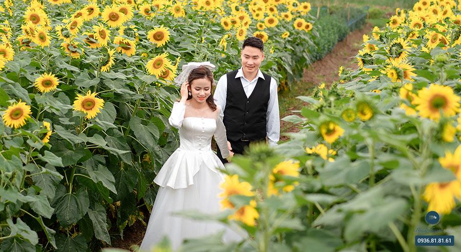 Chụp ảnh cưới ở làng hoa Hạ Lũng