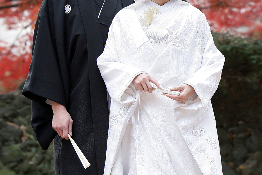 Cô dâu khoác áo Nhật Bình chú rể diện áo tấc trong đám cưới