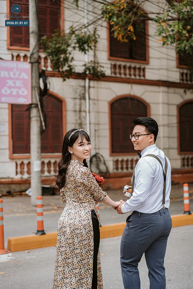 Hãy khám phá phong cách chụp ảnh cưới retro, nơi sự kết hợp giữa vintage và hiện đại, cùng các yếu tố sáng tạo độc đáo, bức ảnh sẽ trở nên đầy phong cách và tinh tế. Hãy để phong cách retro làm nên sự khác biệt trong ngày trọng đại của đời bạn.