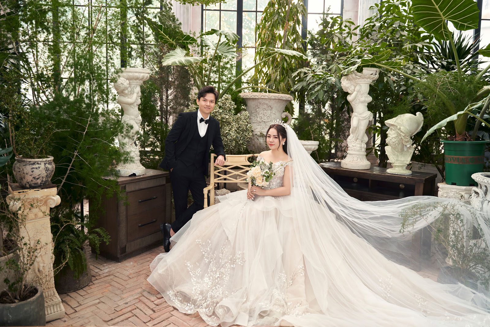 Chụp ảnh cưới trong phòng ấn tượng, độc đáo cùng Bạch Tuyết Bridal