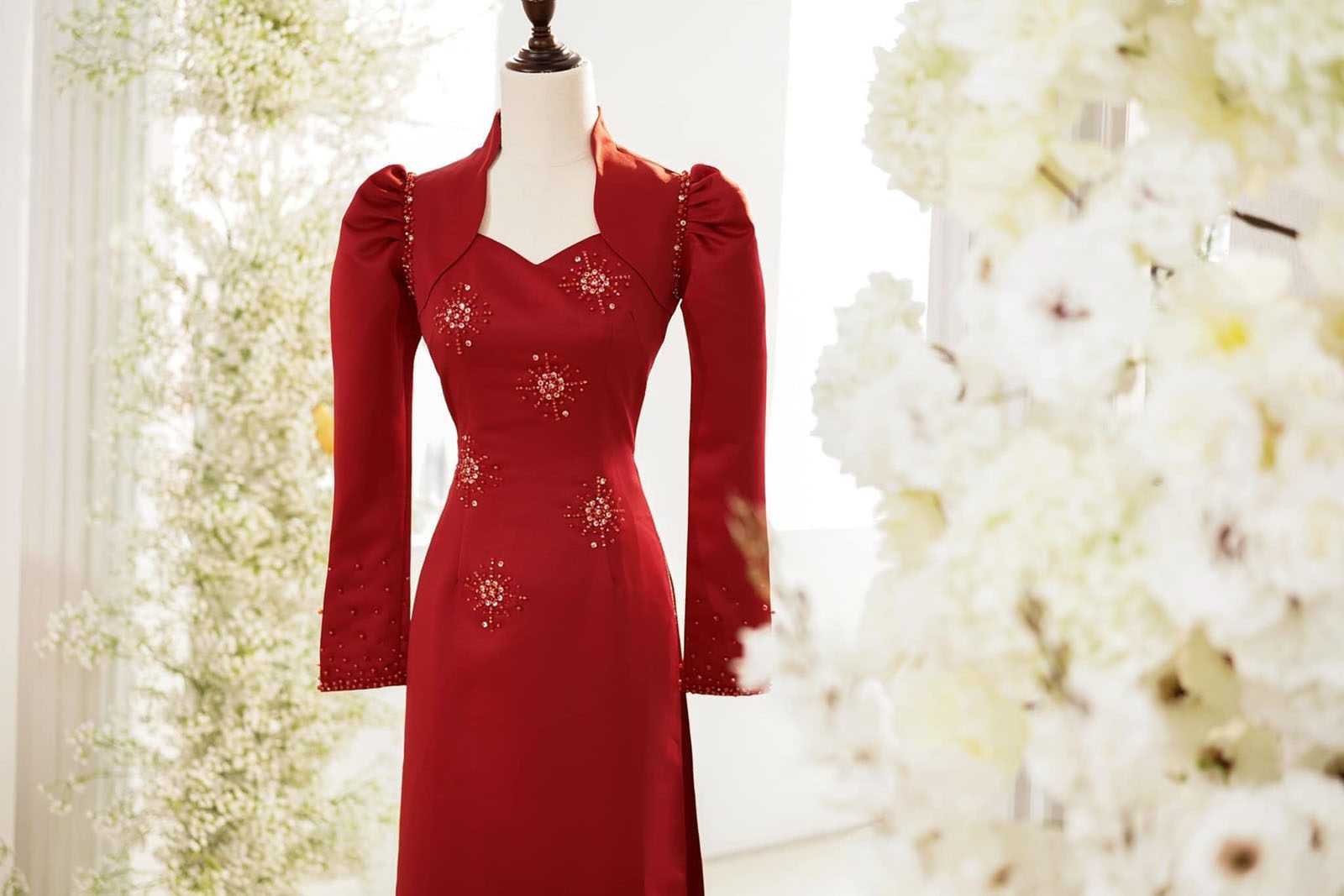 Gợi ý những mẫu áo dài cưới màu đỏ được ưa chuộng hiện nay